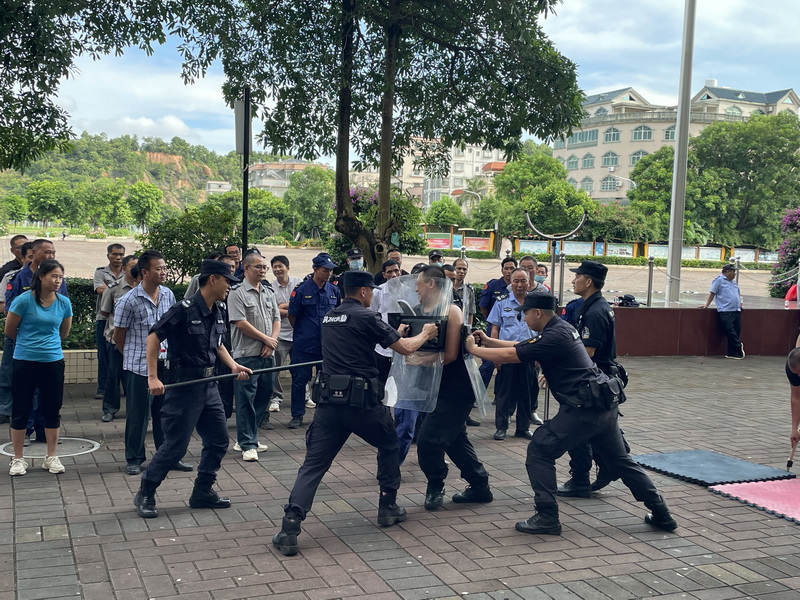 巡特警大隊教官團現(xiàn)場實操圖片04_調(diào)整大小.jpg
