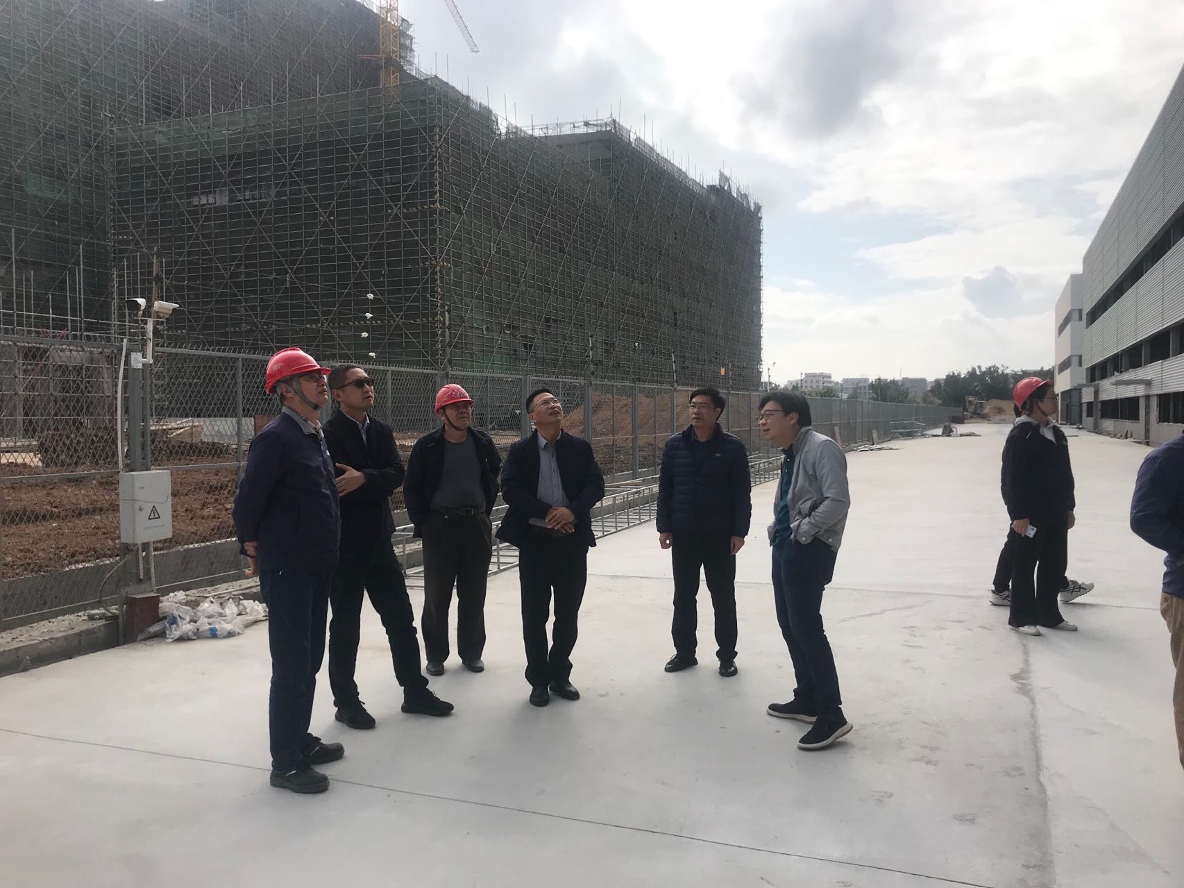 新青科技工業(yè)園檢查節(jié)前安全生產與消防安全工作1.jpg