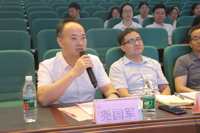 5.區(qū)教育研究中心堯國(guó)軍給建議_調(diào)整大小.jpg