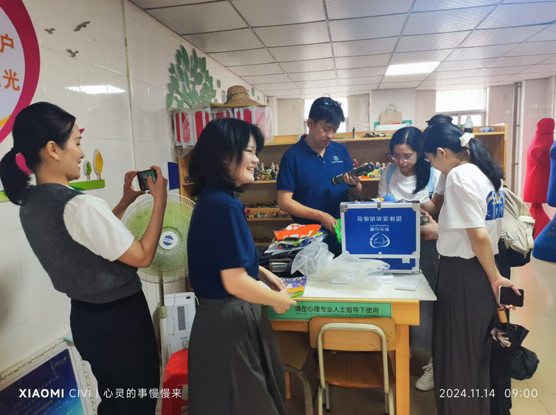 專家查閱資料_調(diào)整大小.jpg