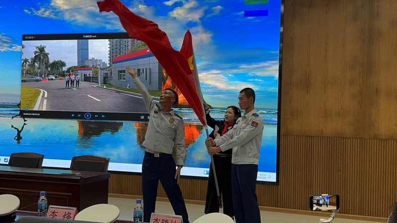 珠海市斗門區(qū)消防救援大隊(duì)升旗手示范升旗過程3_調(diào)整大小.jpg