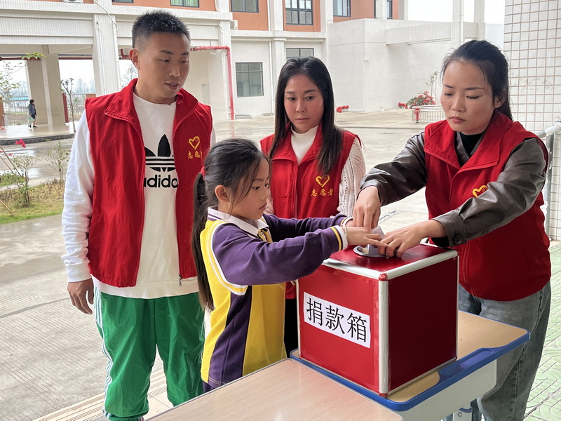 以實(shí)際行動踐行雷鋒精神——2024學(xué)年第二學(xué)期新青小學(xué)學(xué)雷鋒主題活動 (2)_調(diào)整大小.jpg