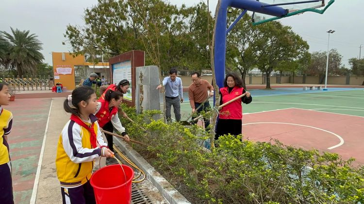 珠海市斗門區(qū)白藤湖幸福小學與珠海市環(huán)保與生態(tài)協(xié)會攜手共添新綠15.png
